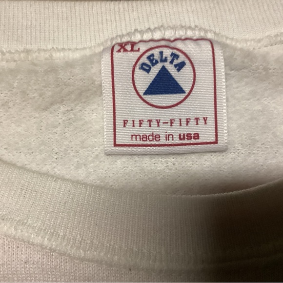 DELTA FIFTY FIFTY CHRISTMAS LOONEY TUNES SWEATER - Picture 4 of 4